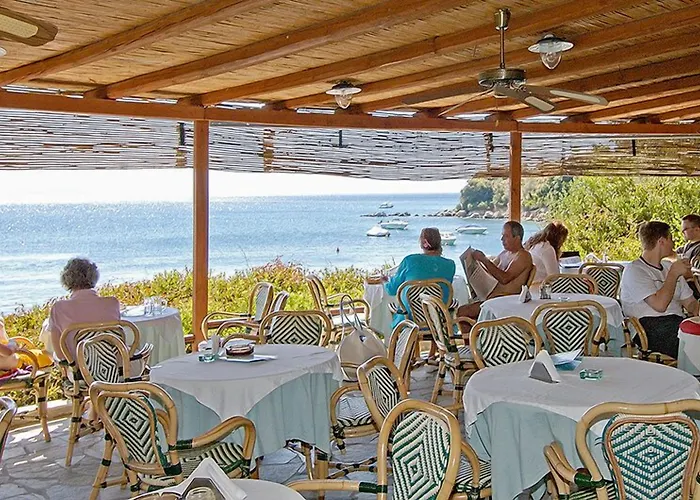 Diplomats' Holidays צ'ורטו