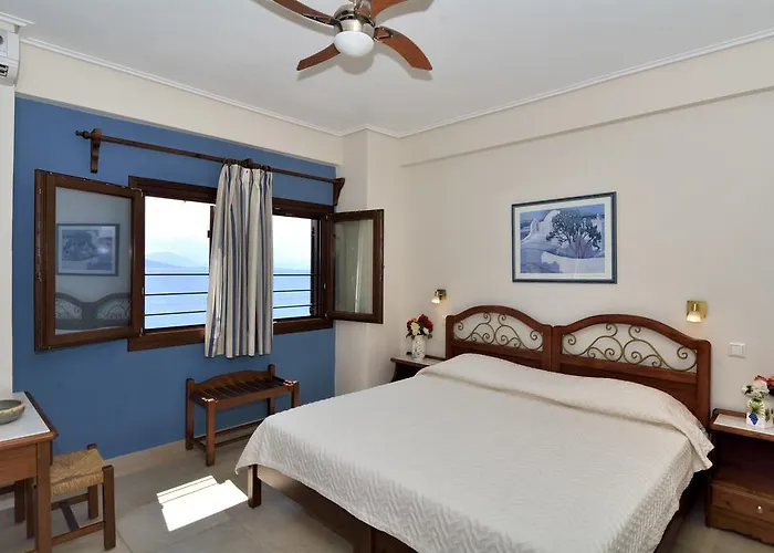 Diplomats' Holidays צ'ורטו