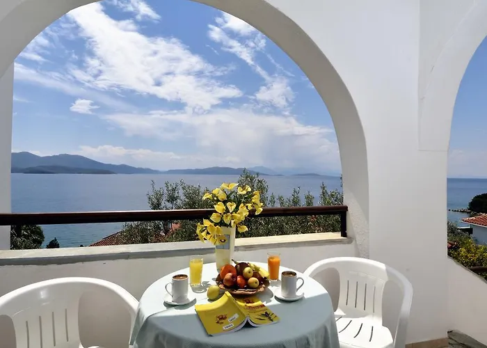 Diplomats' Holidays צ'ורטו